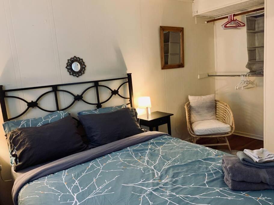 Cozy 2-BDRM, Mid Floor, Backyard