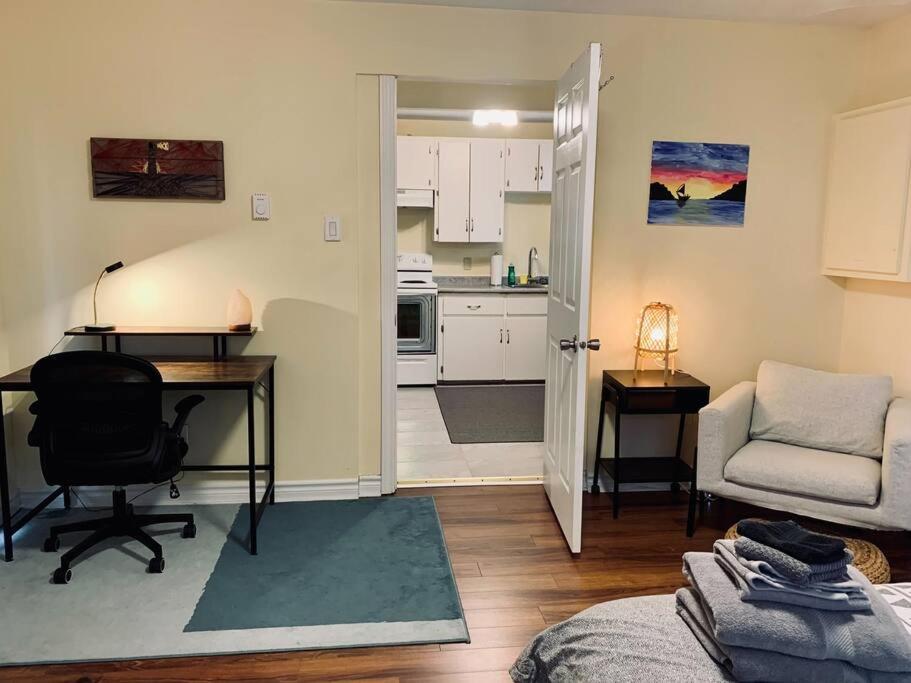 Cozy 2-BDRM, Mid Floor, Backyard