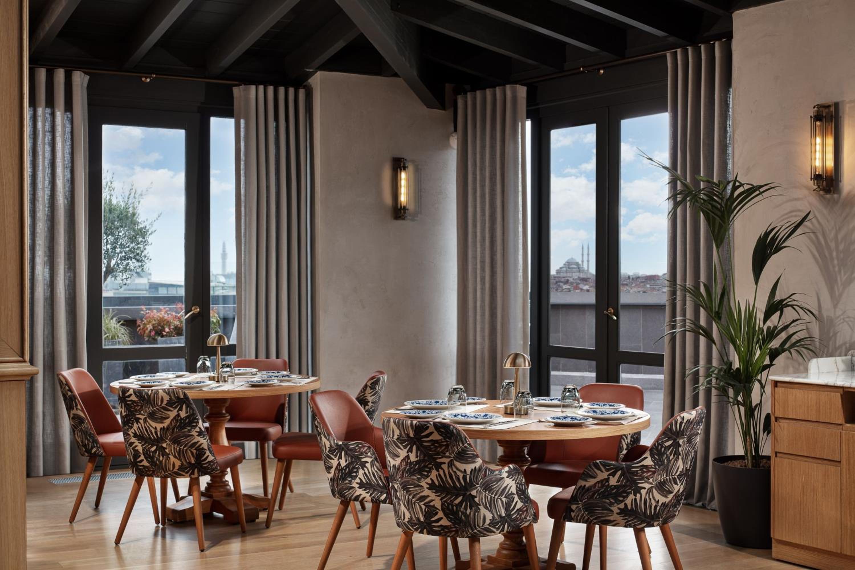 Adahan DeCamondo Pera, Autograph Collection - Image 54