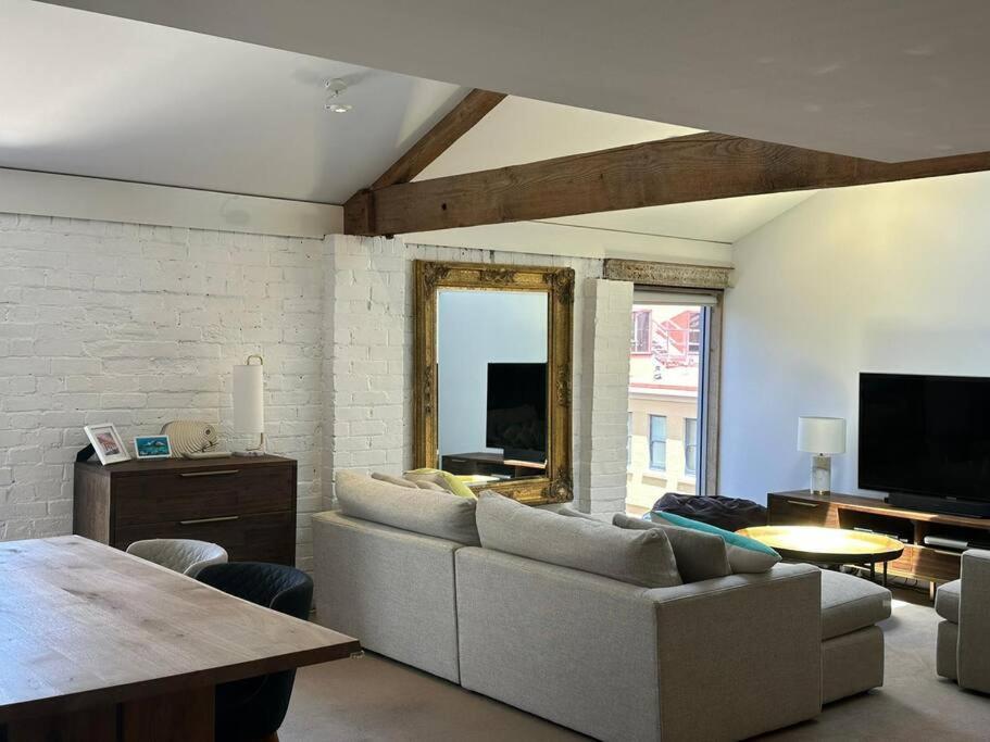 Boxwood IXL Luxe Hobart Waterfront Apartment