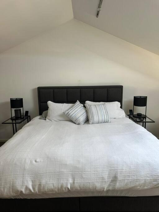 Boxwood IXL Luxe Hobart Waterfront Apartment