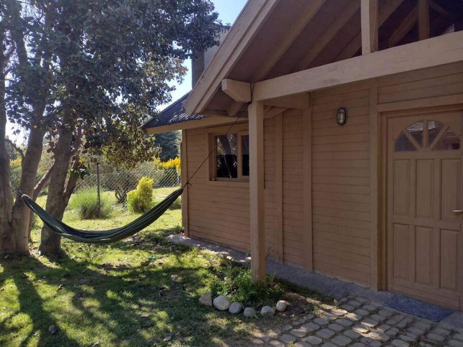 Cabaña luminosa con verde jardín, zona tranquila