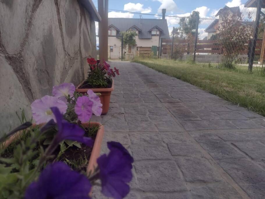 Cabaña luminosa con verde jardín, zona tranquila