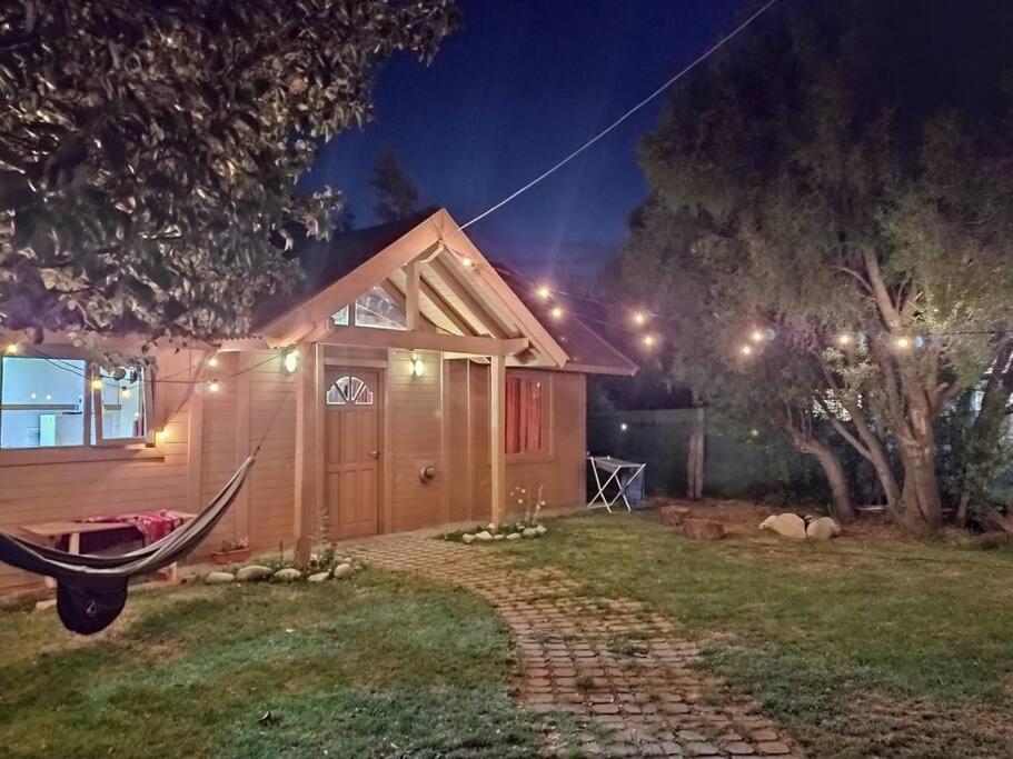 Cabaña luminosa con verde jardín, zona tranquila
