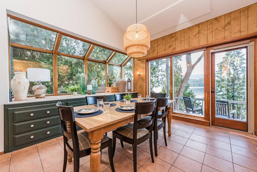 Waterfront Retreat with Fireplace, Hot Tub & Sauna view 4
