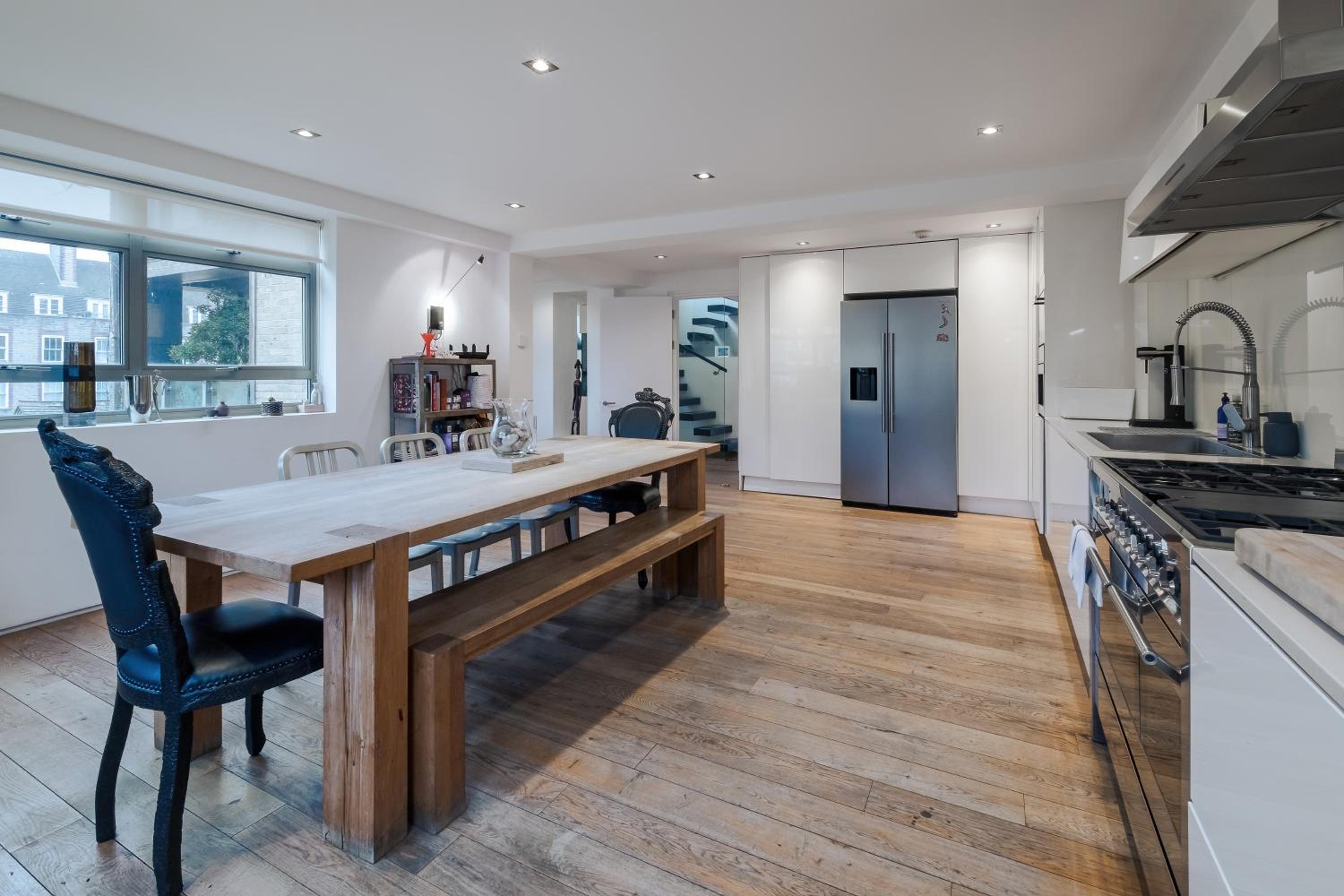 Stunning 3 bedroom, 3 bathroom duplex with terrace