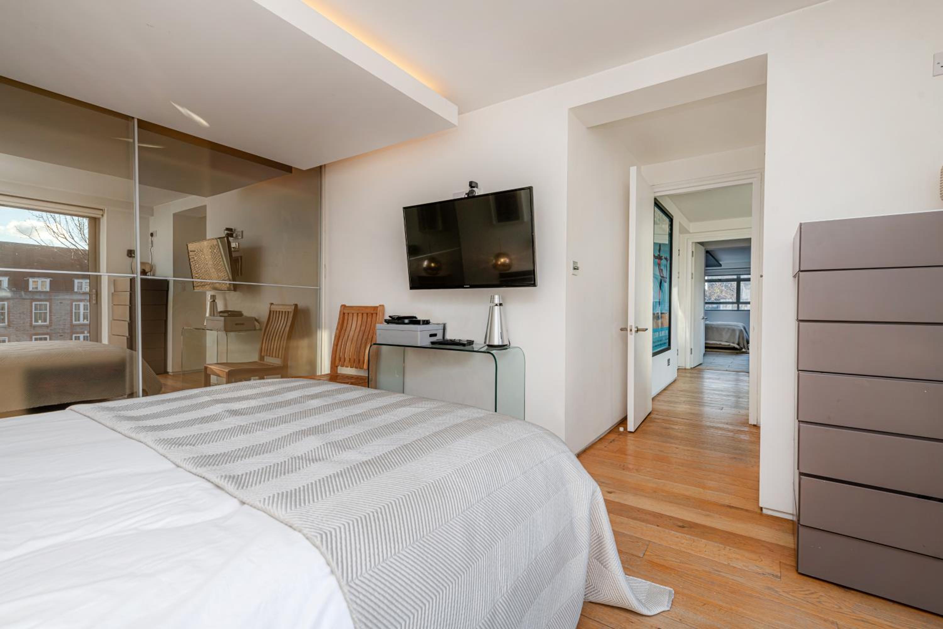 Stunning 3 bedroom, 3 bathroom duplex with terrace
