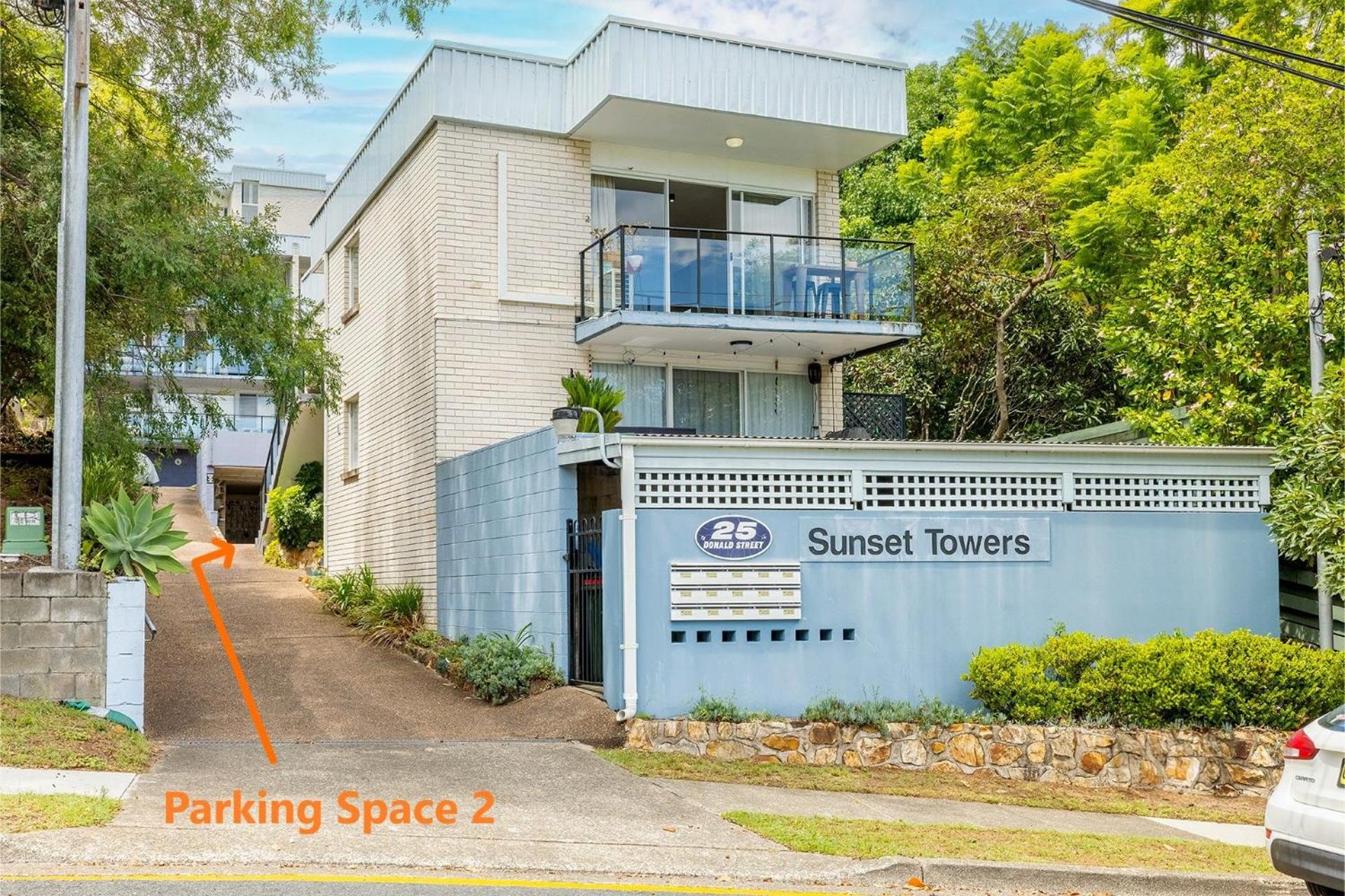 Sunset Towers 8, 25 Donald St - heart of town with water views