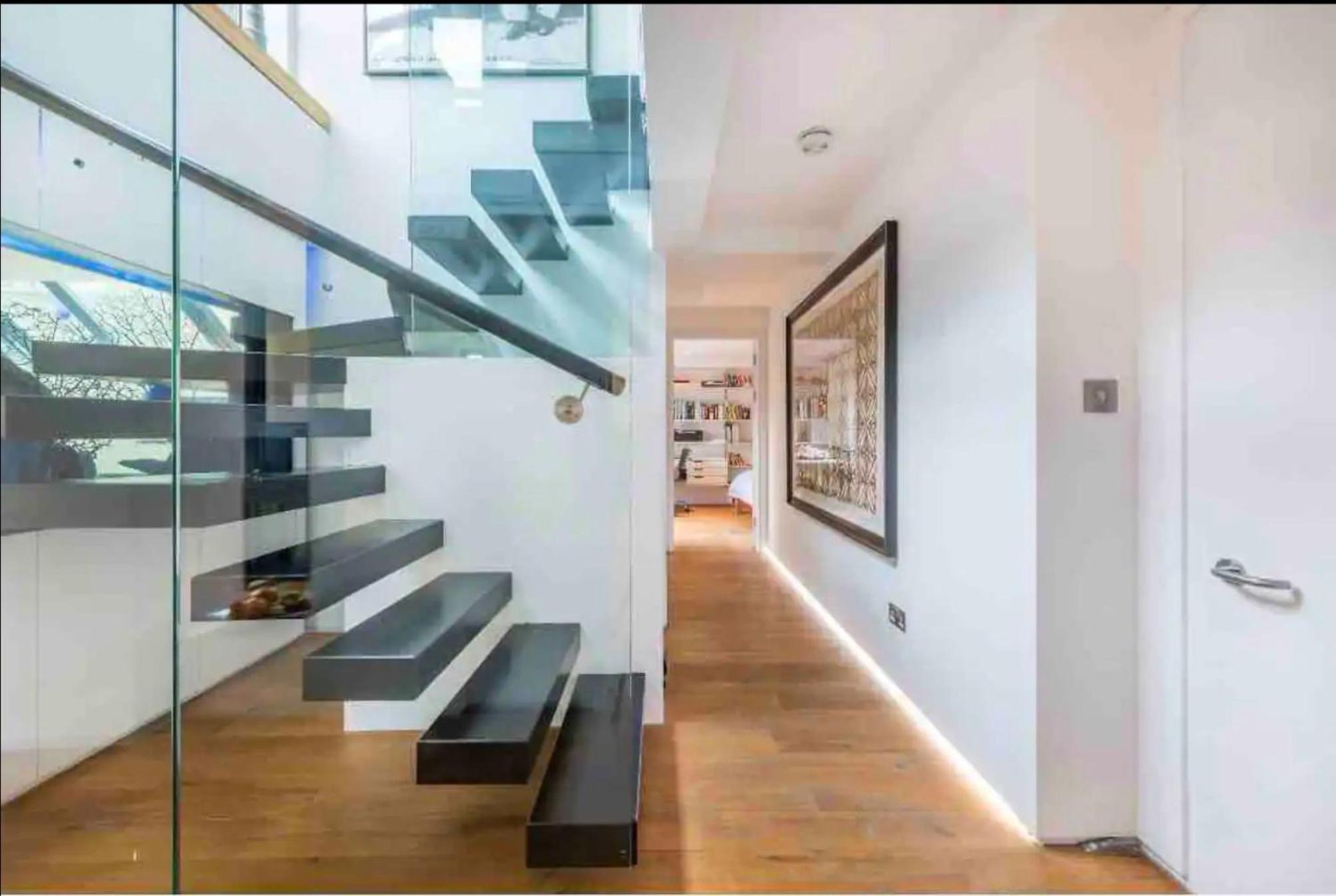 Stunning 3 bedroom, 3 bathroom duplex with terrace