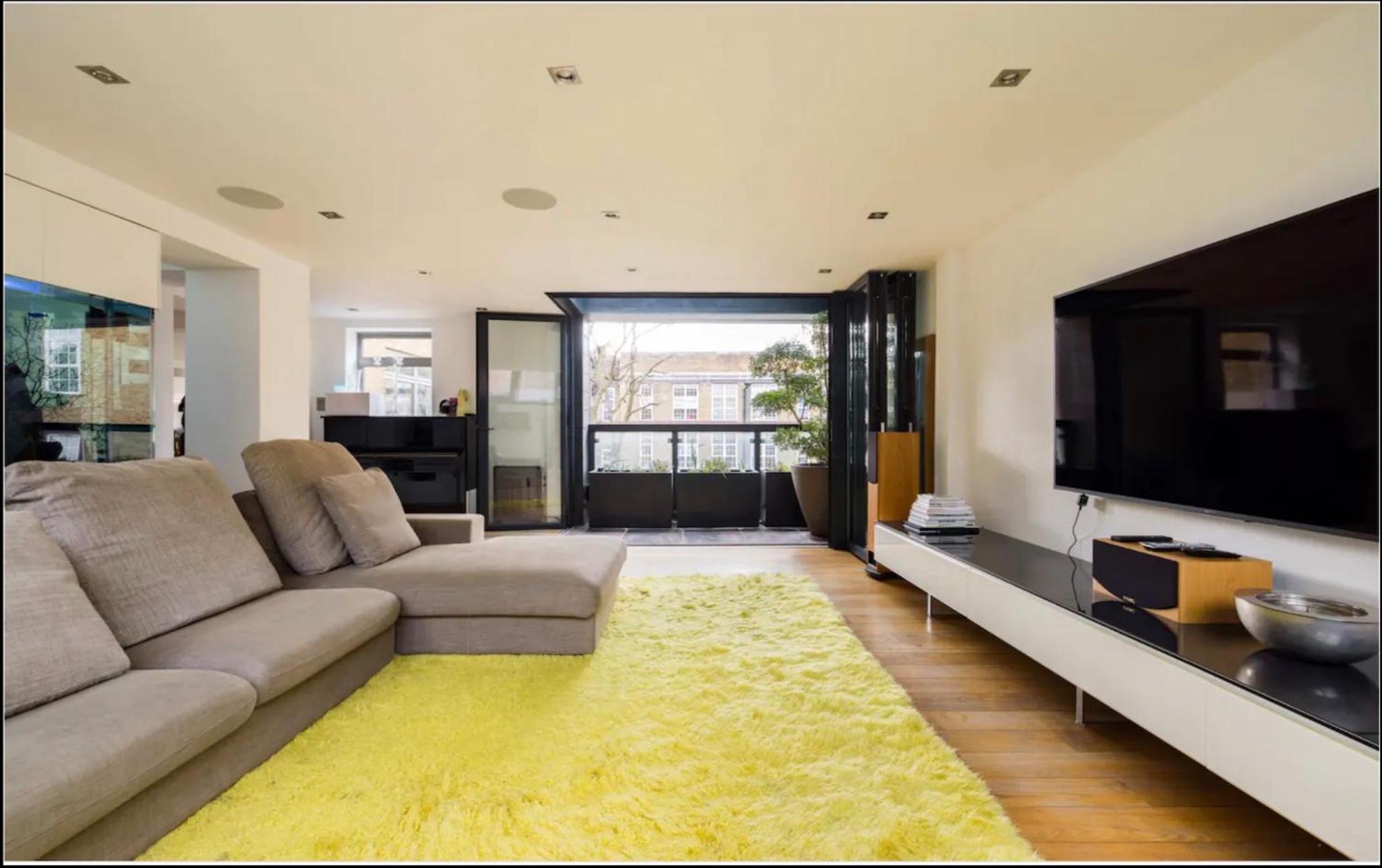 Stunning 3 bedroom, 3 bathroom duplex with terrace