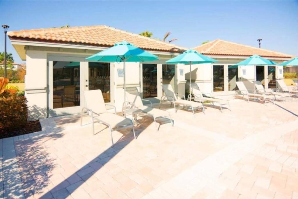 Wonderful 6 bed 6 bath pool home view 4