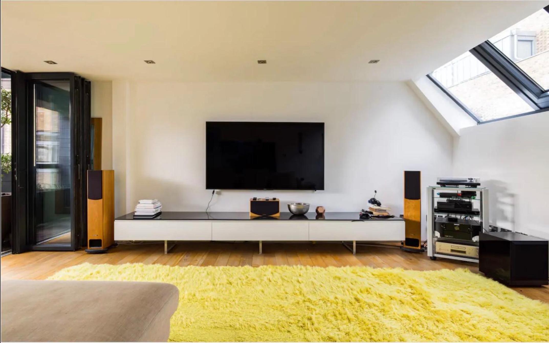 Stunning 3 bedroom, 3 bathroom duplex with terrace