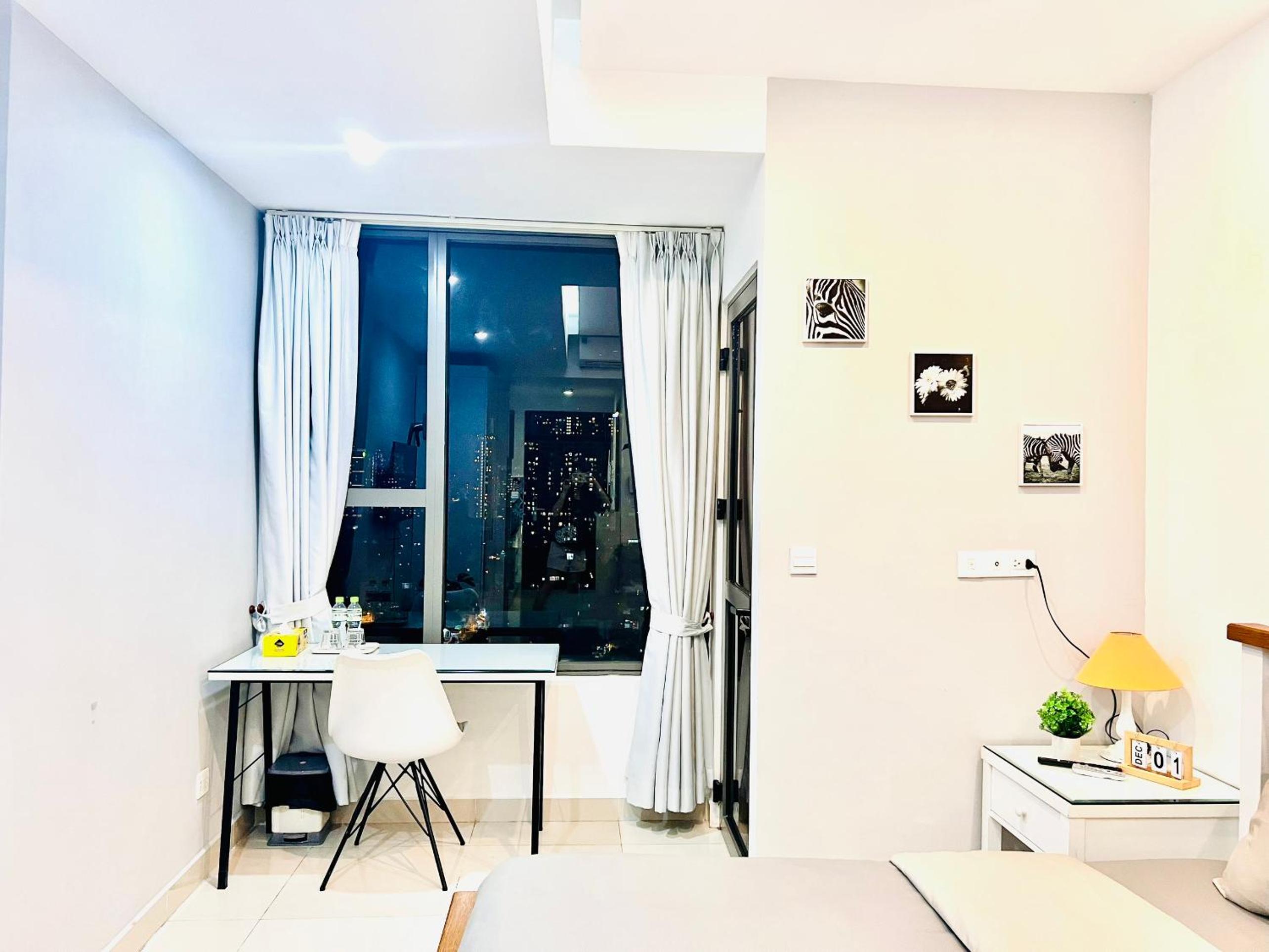 Rivergate apt next to Bui Vien with gym, pool, Netflix free