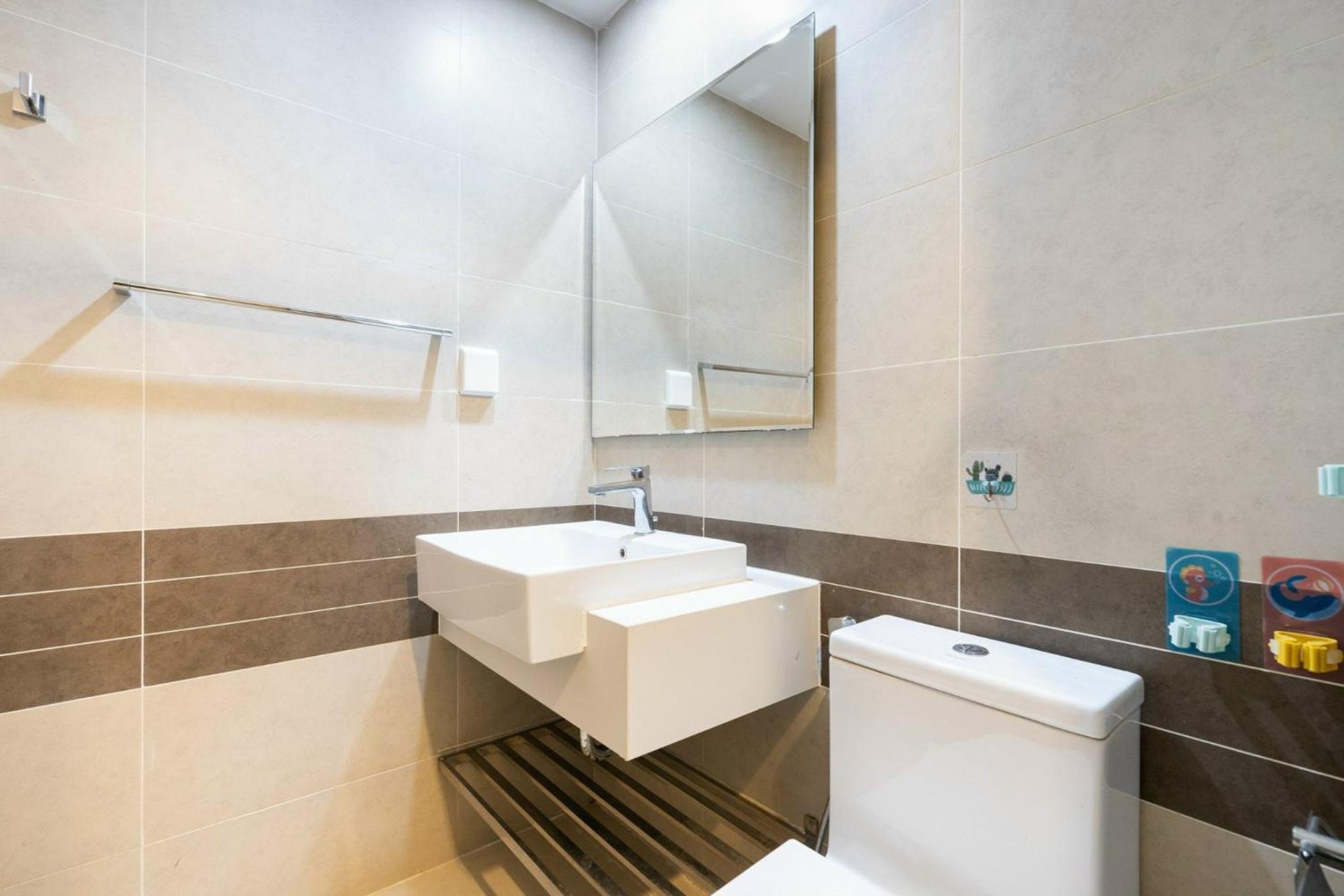 Rivergate apt next to Bui Vien with gym, pool, Netflix free