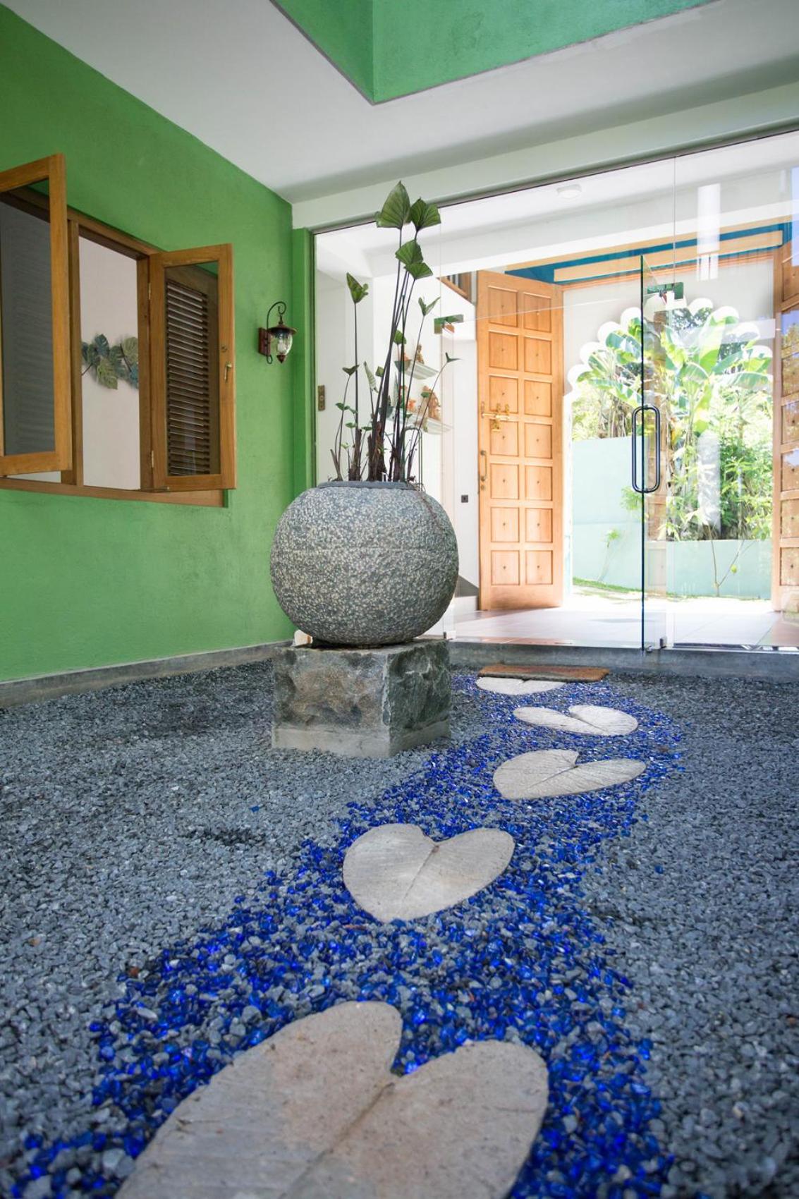 Barefoot Bungalow Hikka view 4