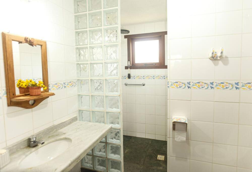Búzios casa em condomínio com cozinha completa e área gourmet