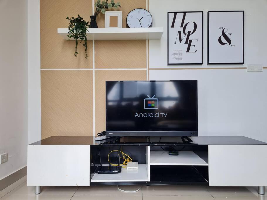 Comfort 2 Bedroom Duplex @ Cyberjaya Netflix photo 1