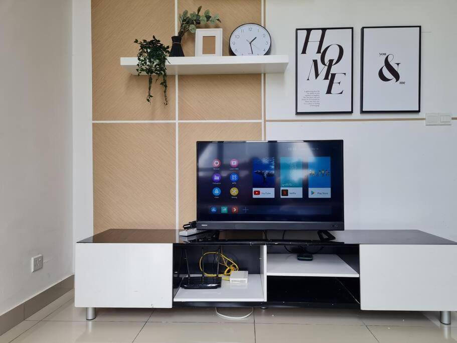 Comfort 2 Bedroom Duplex @ Cyberjaya Netflix photo 2