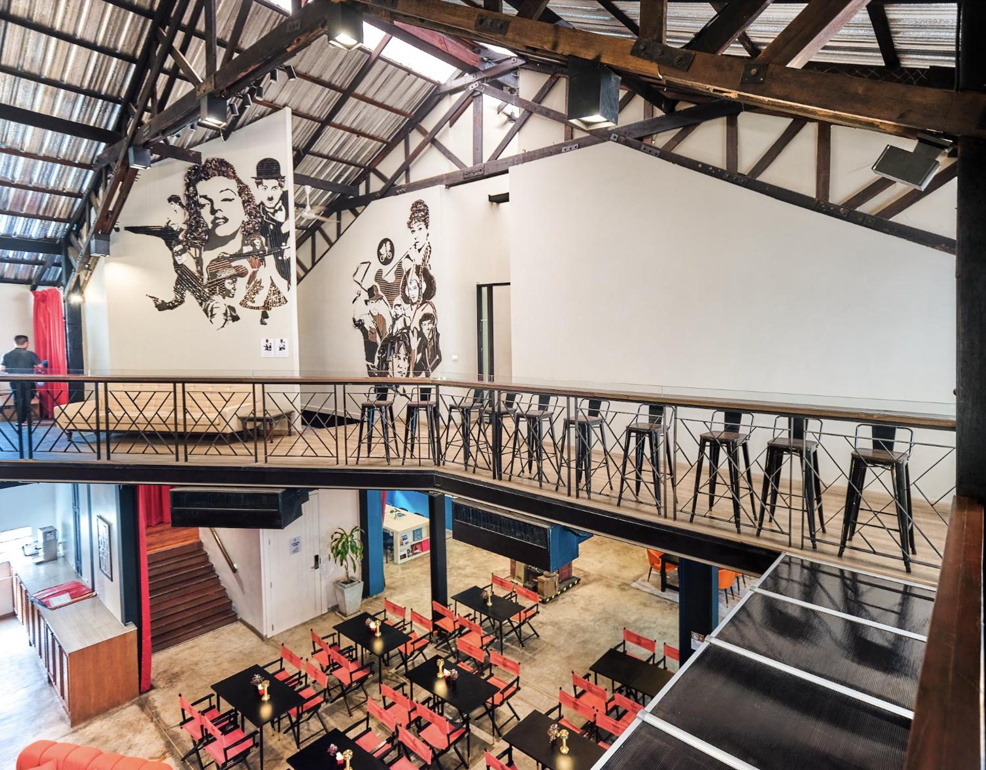 Prince Theatre Heritage Stay Hostel - Silom