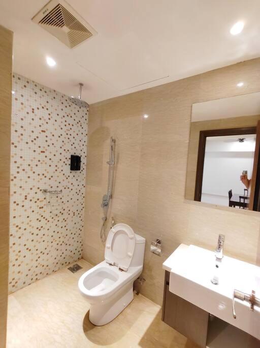 Spacious Home for 6pax - Regalia Suite - Infinity Pool with KL City View - Free Wi-Fi & Parking