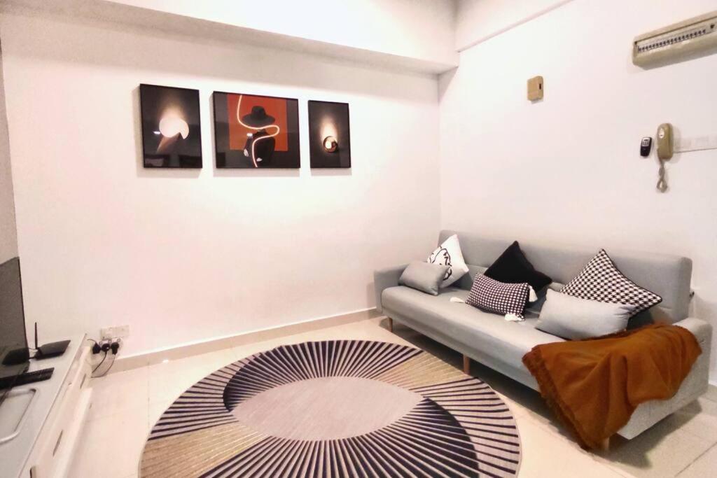 Spacious Home for 6pax - Regalia Suite - Infinity Pool with KL City View - Free Wi-Fi & Parking