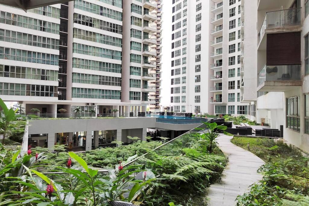 Spacious Home for 6pax - Regalia Suite - Infinity Pool with KL City View - Free Wi-Fi & Parking