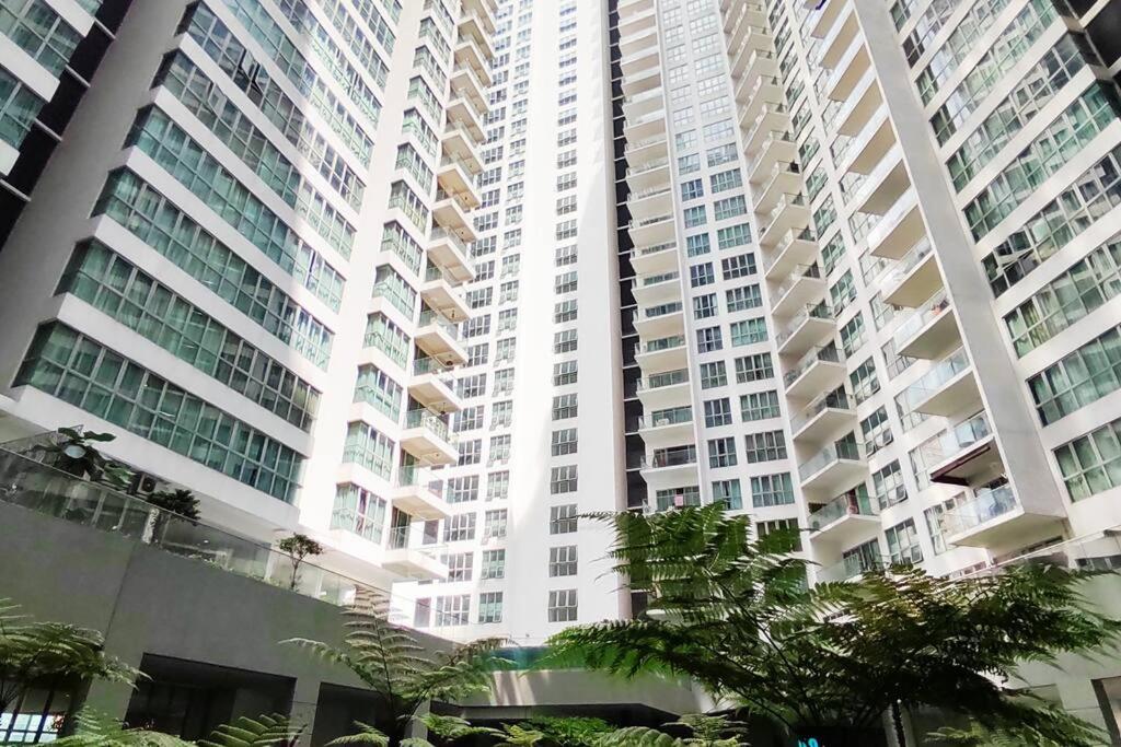 Spacious Home for 6pax - Regalia Suite - Infinity Pool with KL City View - Free Wi-Fi & Parking