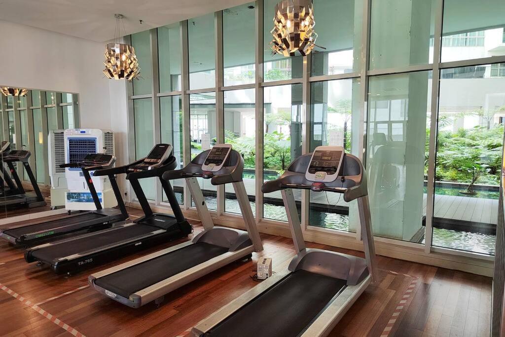 Spacious Home for 6pax - Regalia Suite - Infinity Pool with KL City View - Free Wi-Fi & Parking