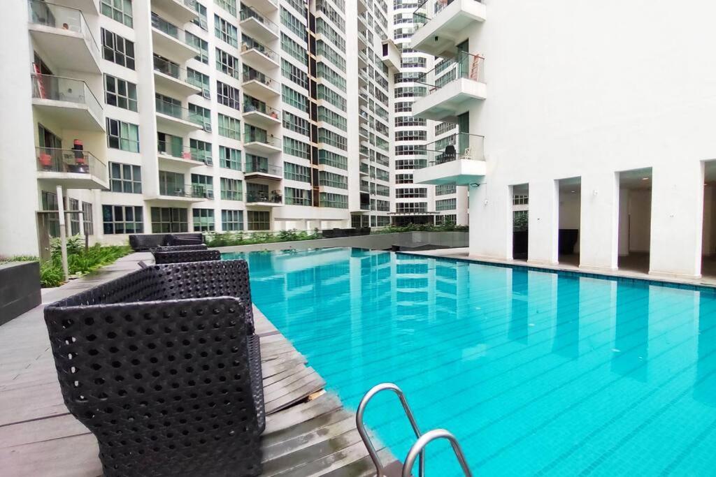 Spacious Home for 6pax - Regalia Suite - Infinity Pool with KL City View - Free Wi-Fi & Parking