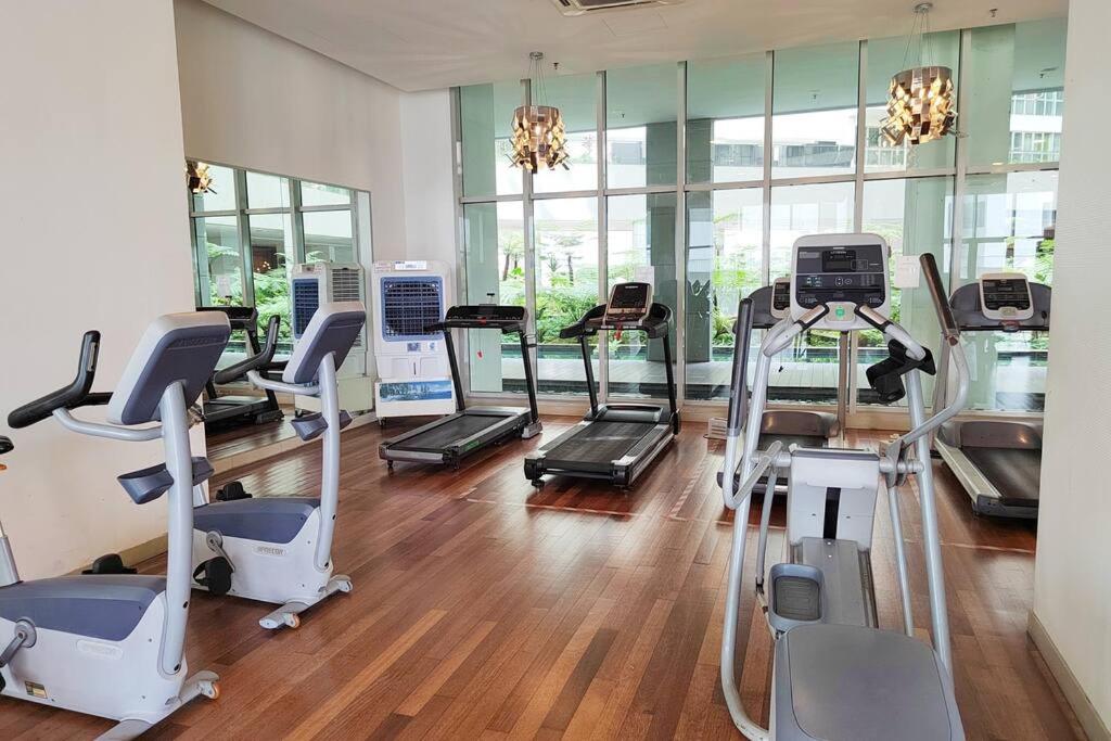 Spacious Home for 6pax - Regalia Suite - Infinity Pool with KL City View - Free Wi-Fi & Parking