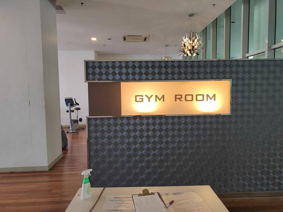 Spacious Home for 6pax - Regalia Suite - Infinity Pool with KL City View - Free Wi-Fi & Parking