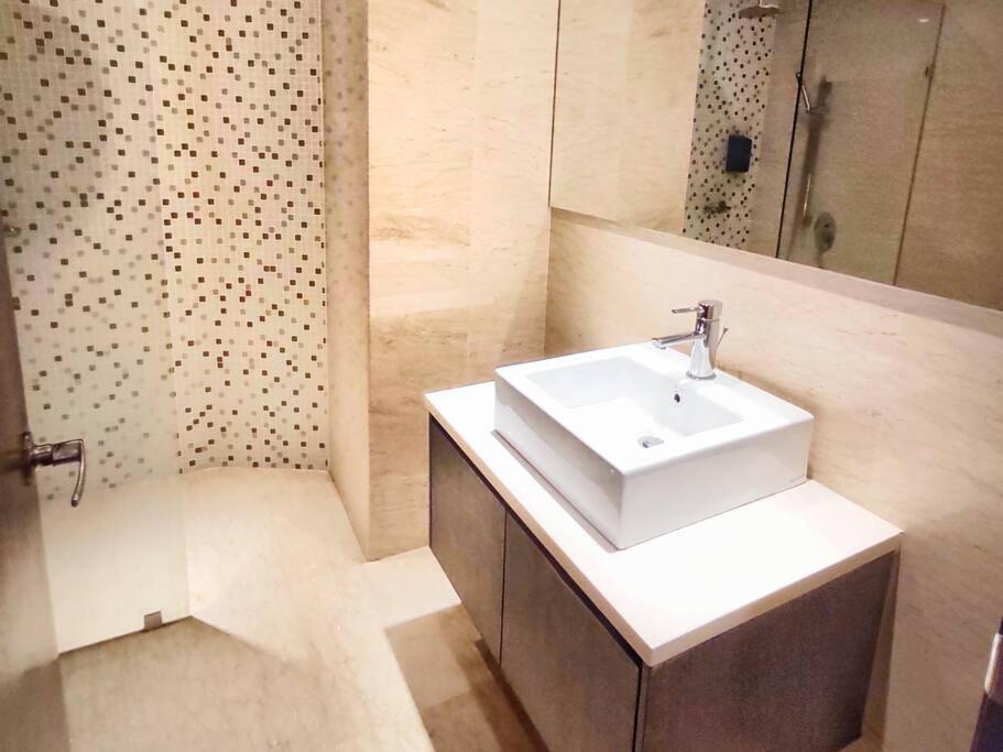 Spacious Home for 6pax - Regalia Suite - Infinity Pool with KL City View - Free Wi-Fi & Parking