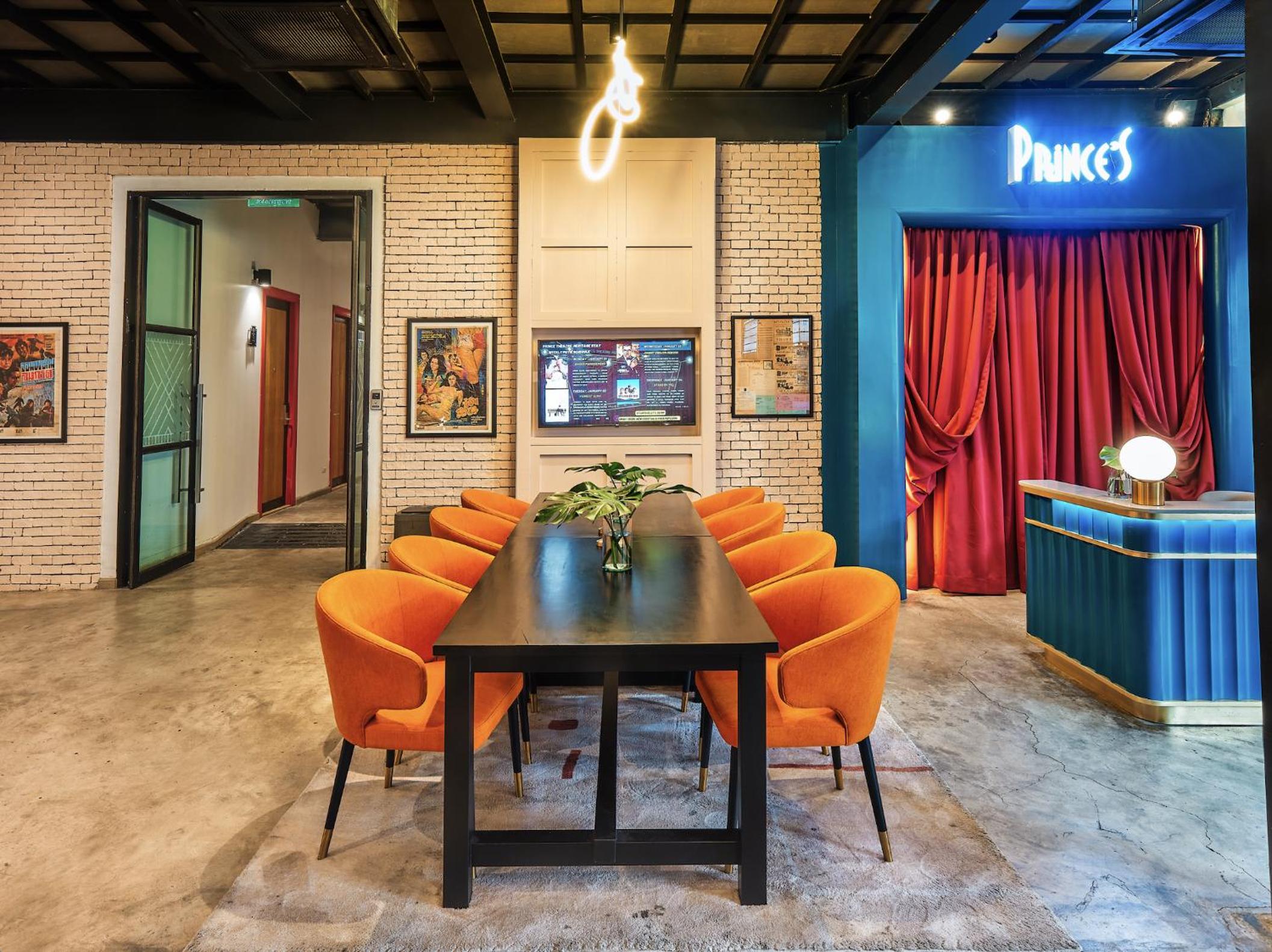 Prince Theatre Heritage Stay Hostel - Silom