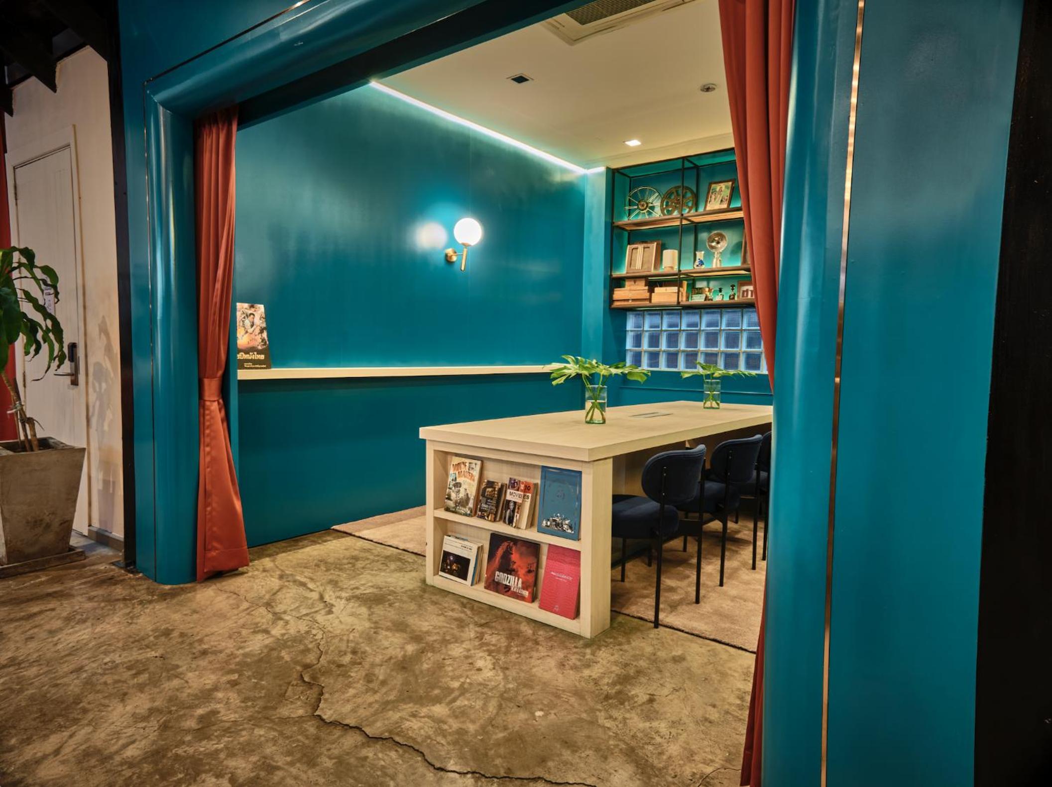 Prince Theatre Heritage Stay Hostel - Silom