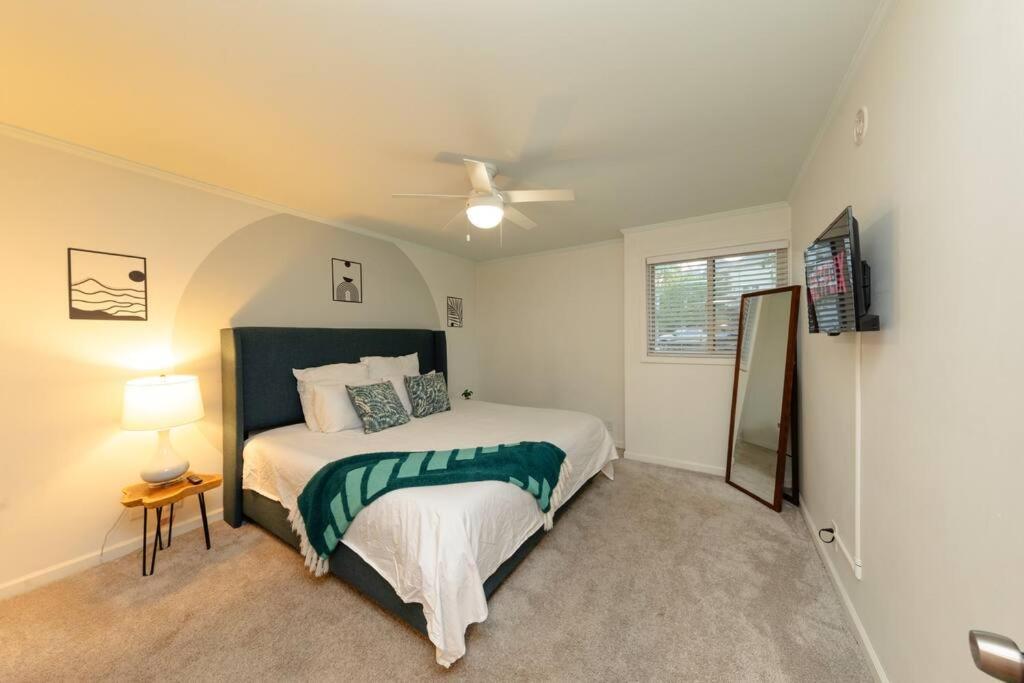 Photograph supplied for Stylish 2BR with Balcony and Optional Parking Near Vanderbilt & Broadway