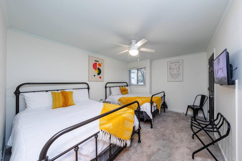 Photograph supplied for Stylish 2BR with Balcony and Optional Parking Near Vanderbilt & Broadway