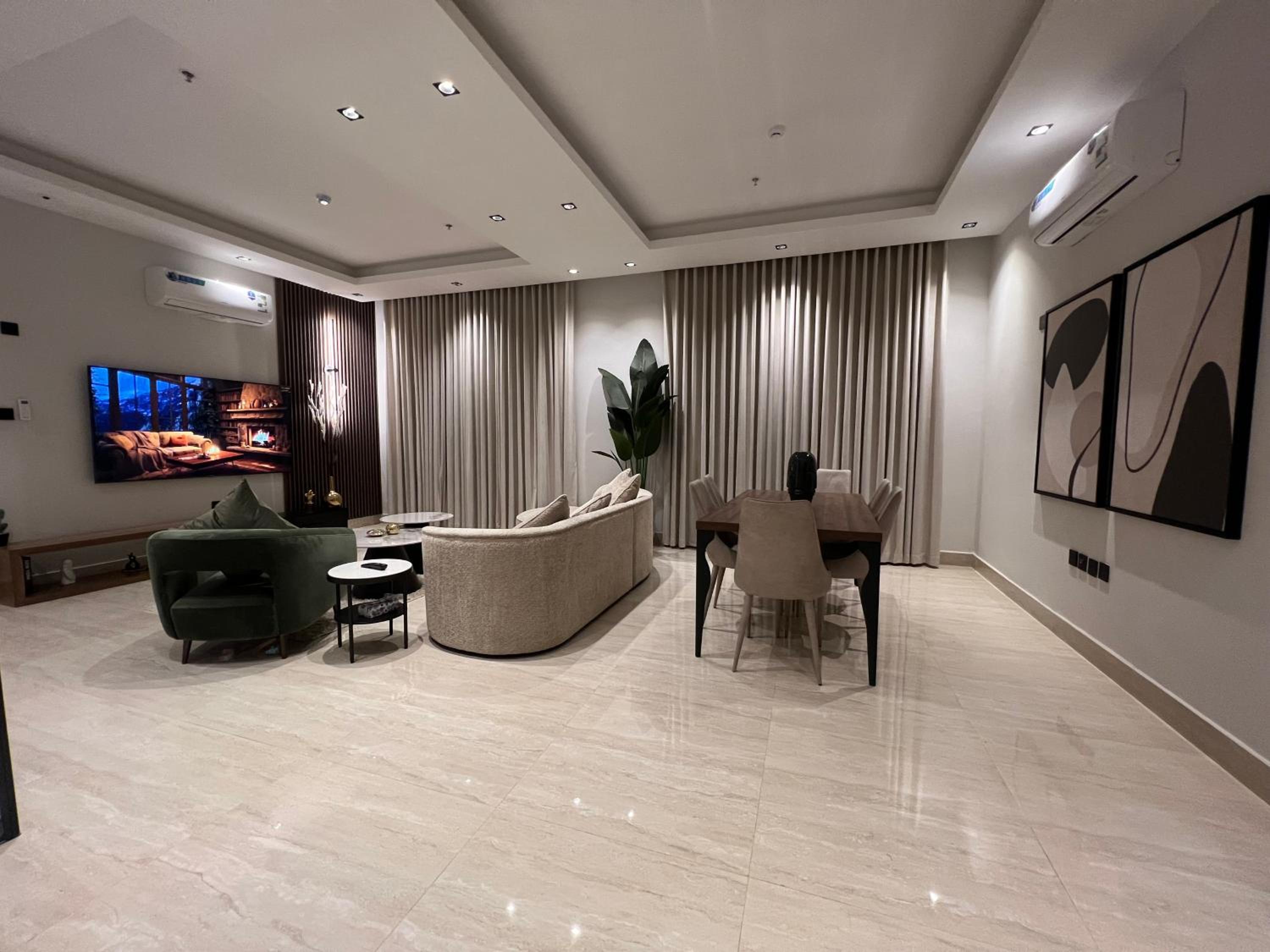 Luxy 2BD apartment near The BLVD