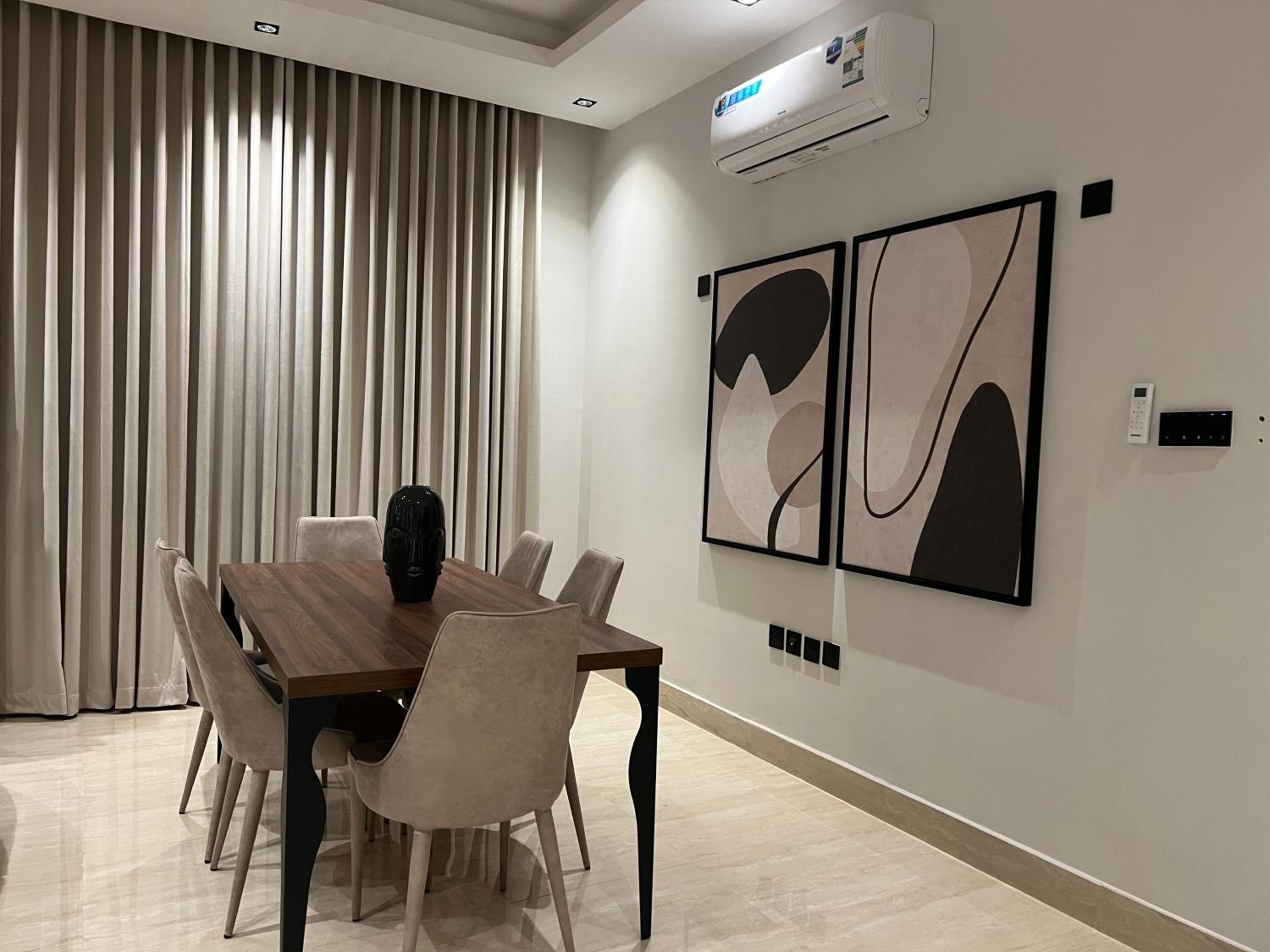 Luxy 2BD apartment near The BLVD