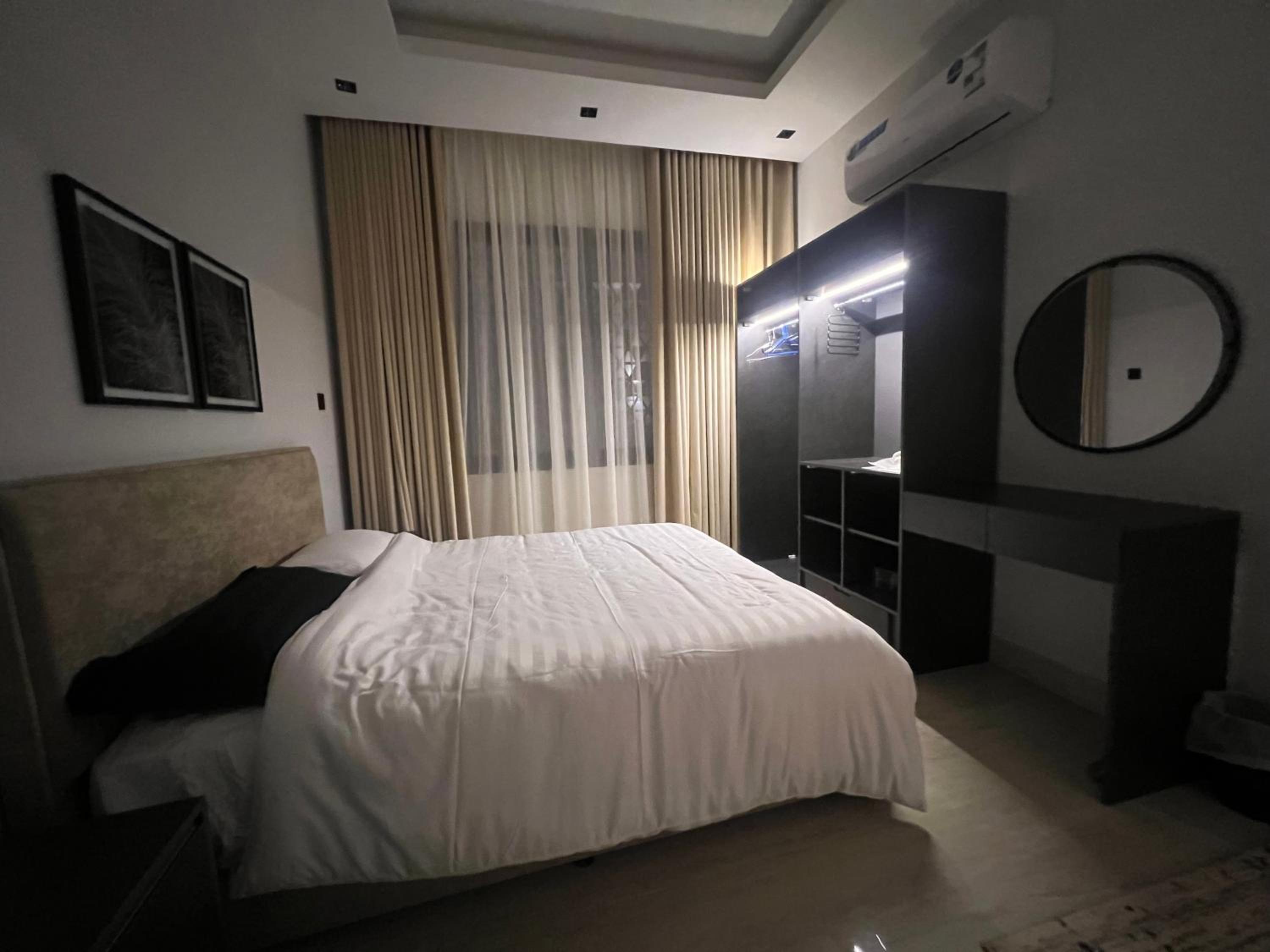 Luxy 2BD apartment near The BLVD