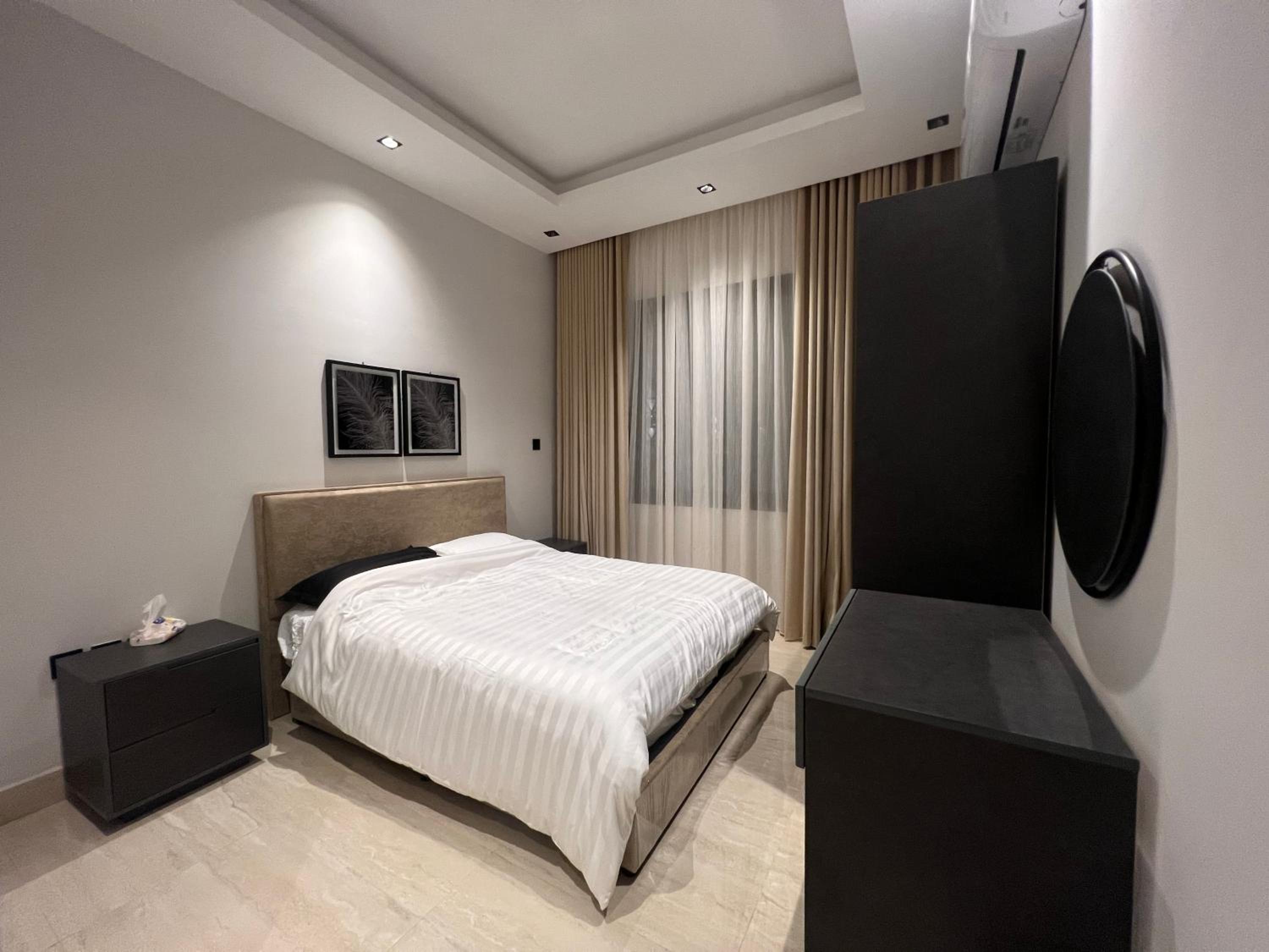 Luxy 2BD apartment near The BLVD