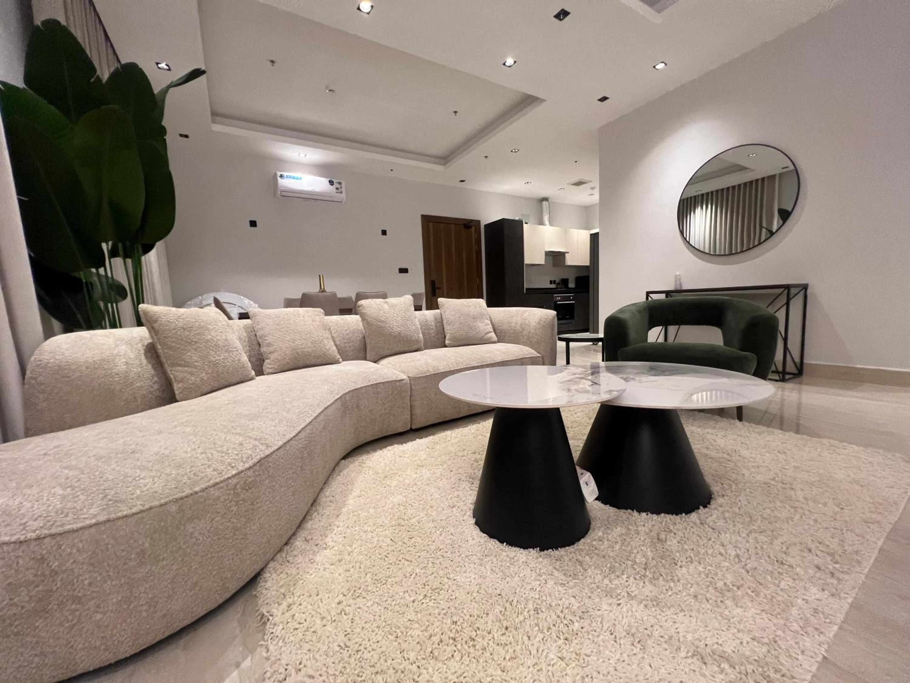 Luxy 2BD apartment near The BLVD