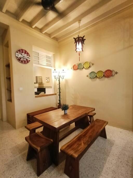 Cheerful 6BR Town House @ Geortown for 5-14pax by Cohans photo 5