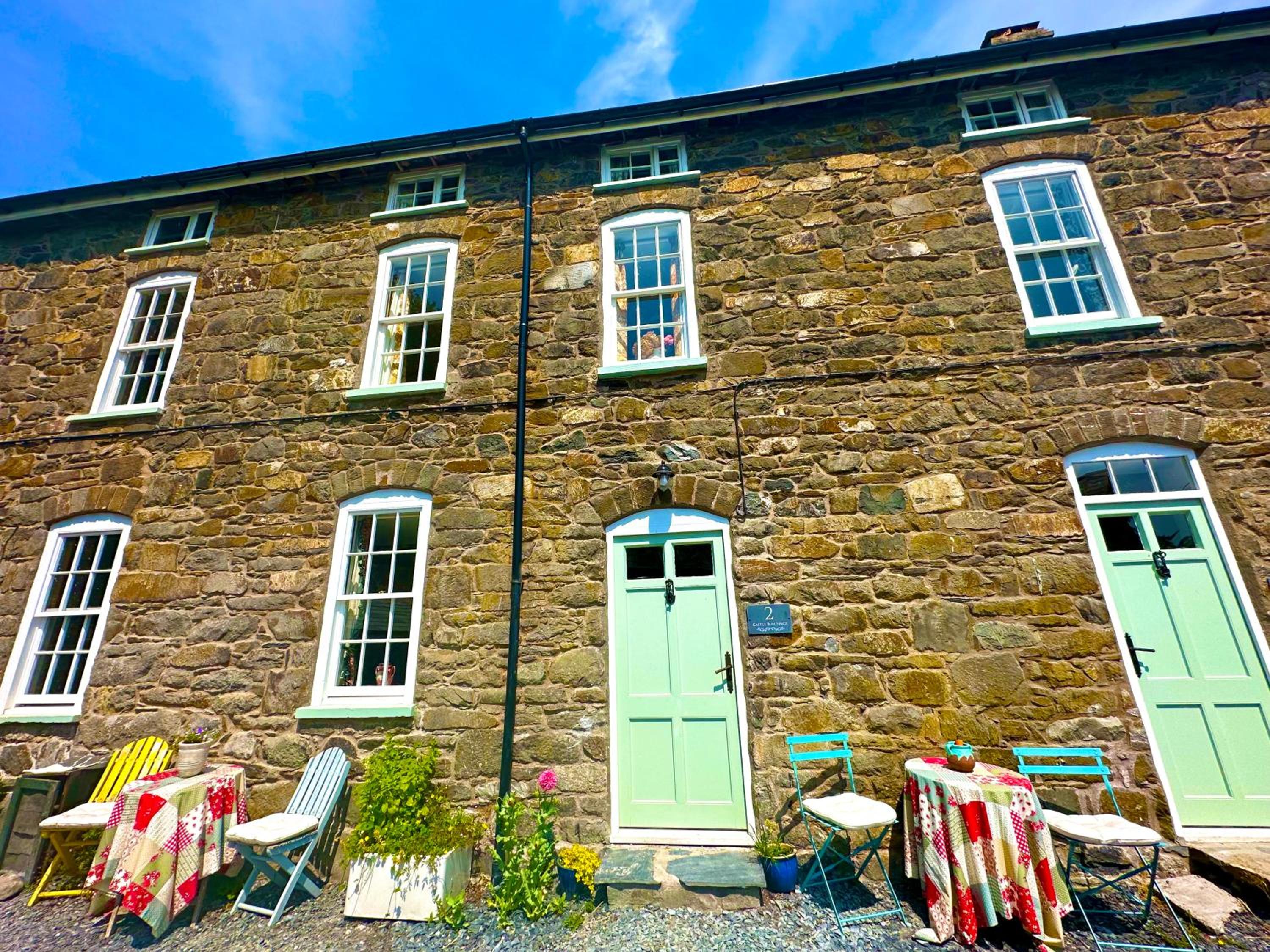 Castle Buildings Cottage2