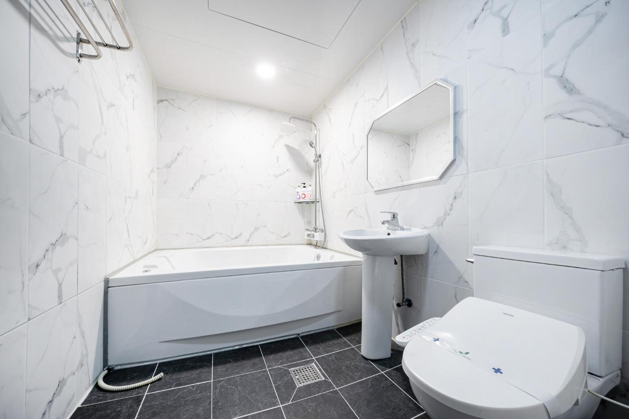Hotel New Evergreen, Mokpo - 24