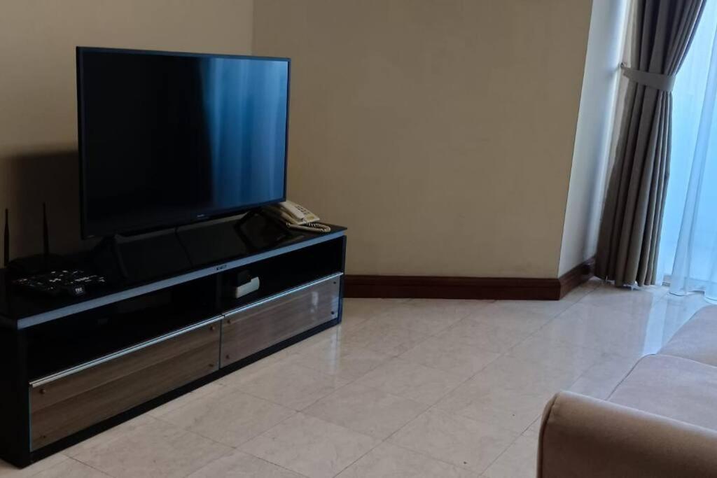 City Convenience 1BR Puri Imperium view 5