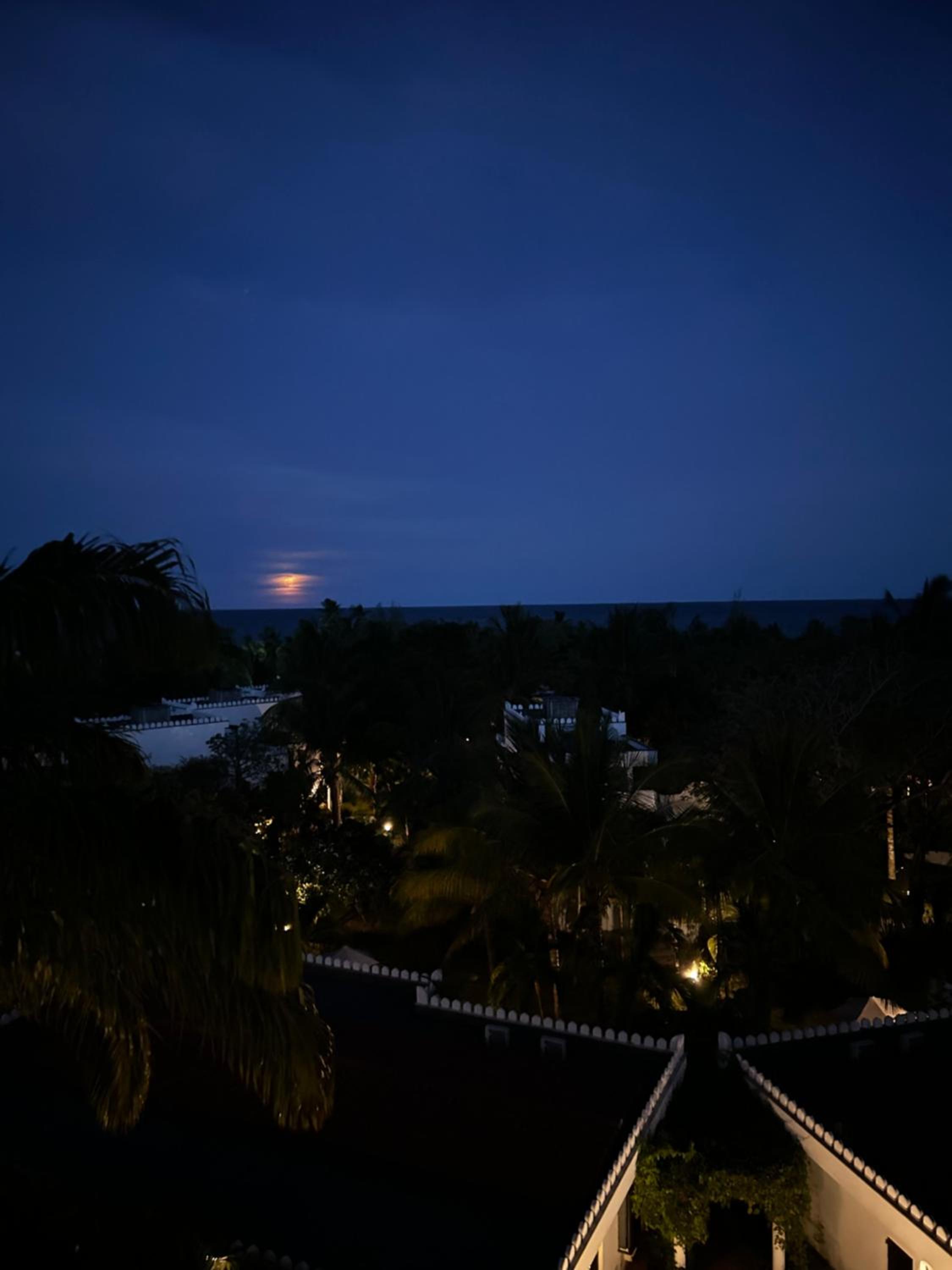 Beach Front Spacious Apartment with Oceanview -- Lantana Galu Beach Apartment