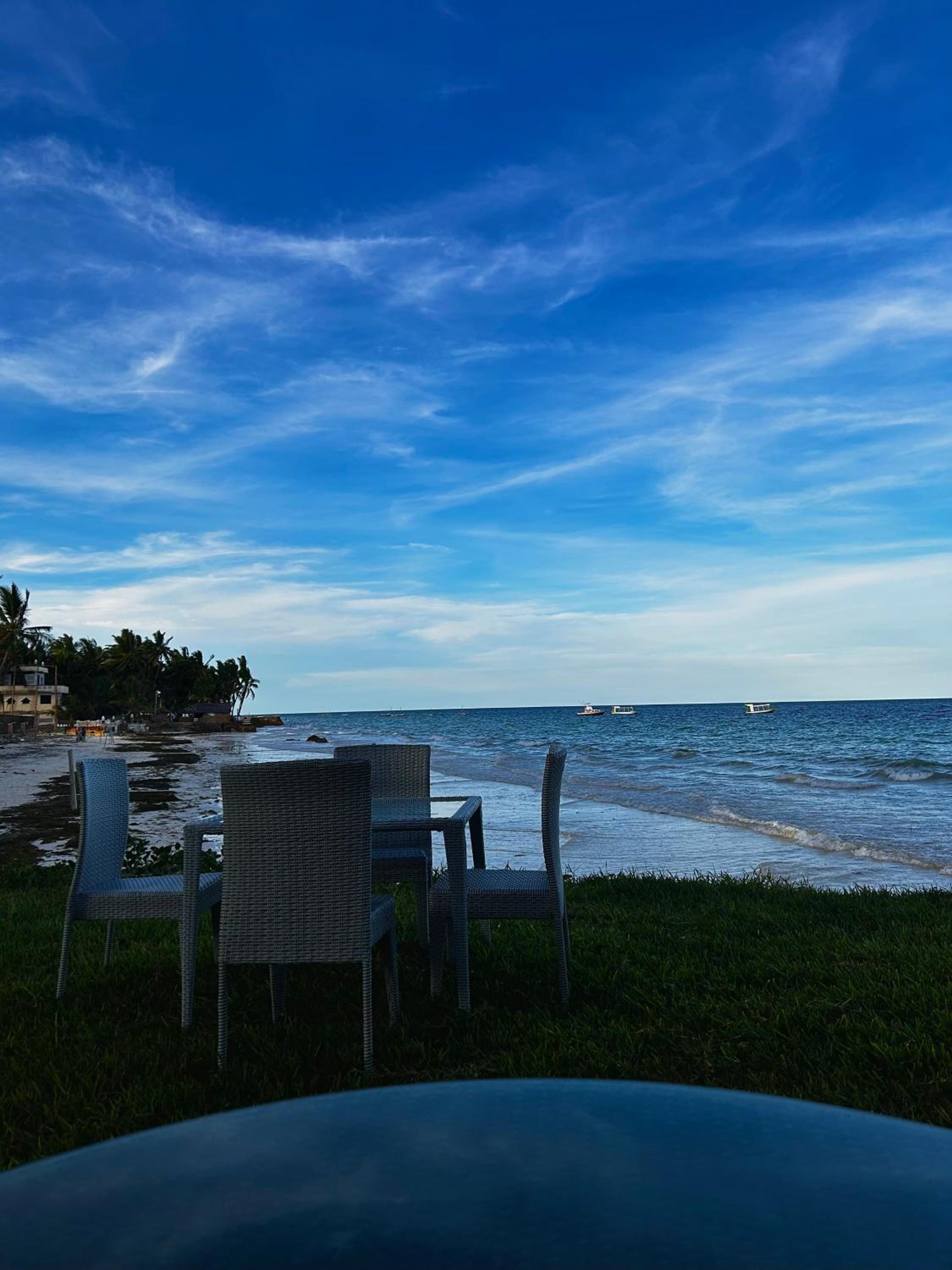 Beach Front Spacious Apartment with Oceanview -- Lantana Galu Beach Apartment