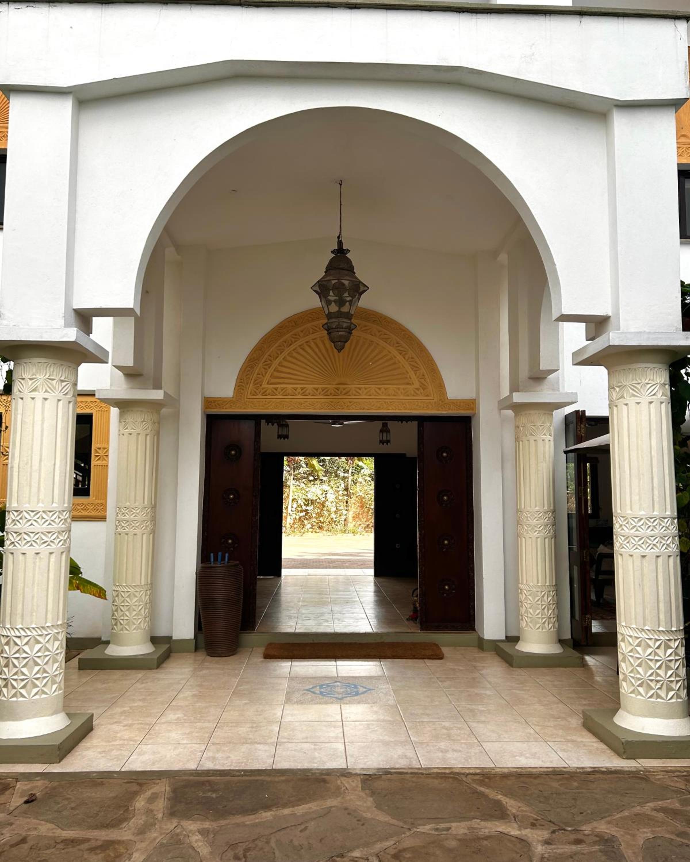 Beach Front Spacious Apartment with Oceanview -- Lantana Galu Beach Apartment
