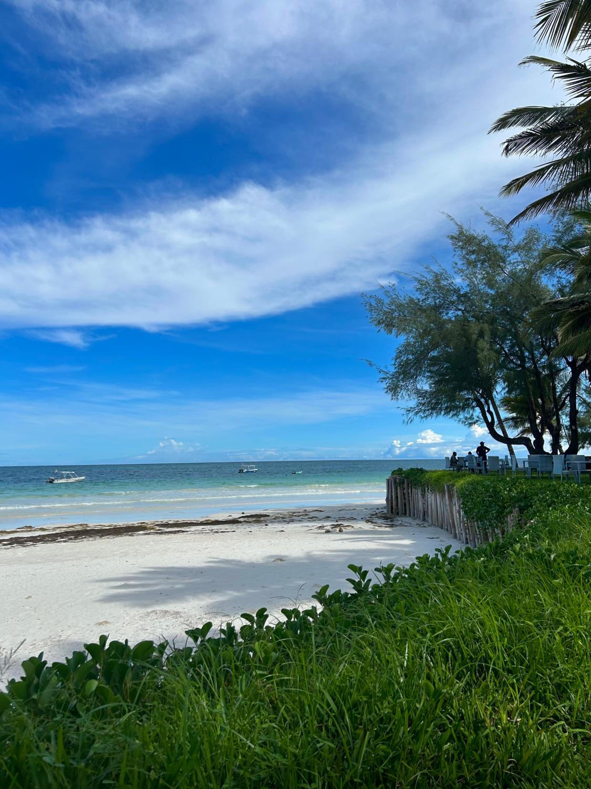 Beach Front Spacious Apartment with Oceanview -- Lantana Galu Beach Apartment