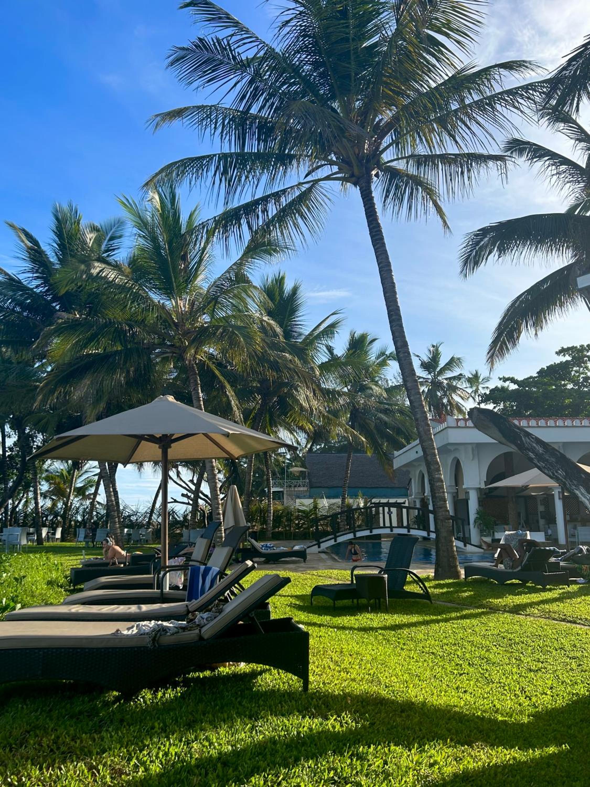 Beach Front Spacious Apartment with Oceanview -- Lantana Galu Beach Apartment